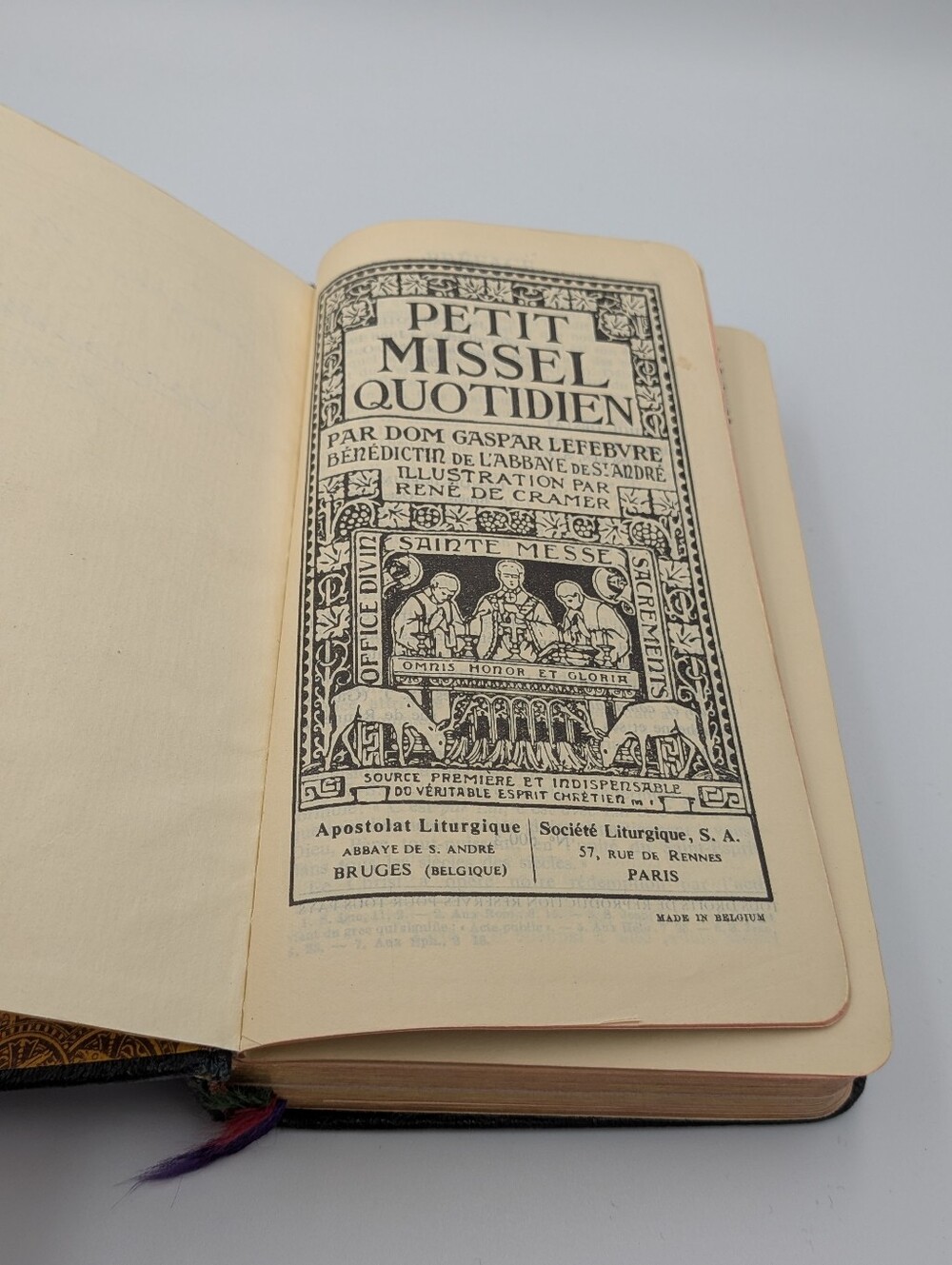 Vintage 1940s Catholic prayer book FRENCH titled Petit Missel Quotidien